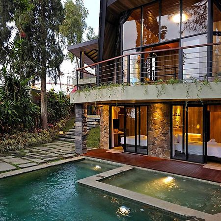 Villa 4-Br Klub Bunga No 4 Batu Malang Luaran gambar
